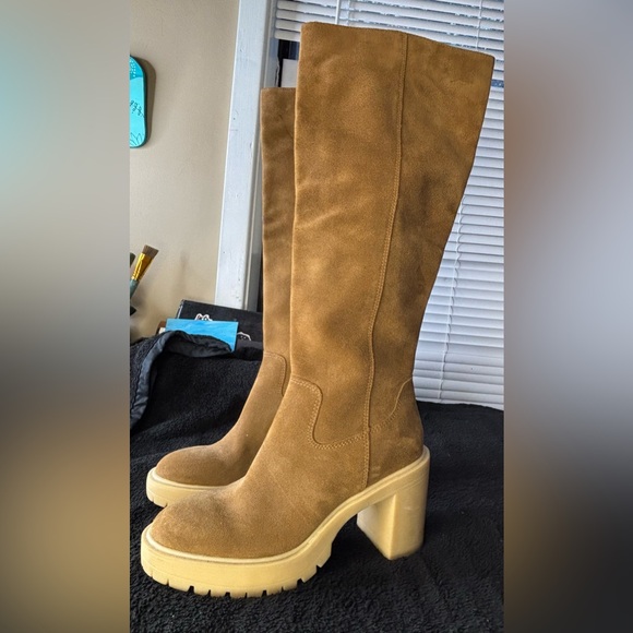 Brown suede boots - Picture 2 of 5